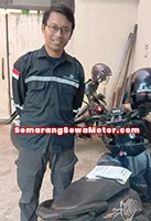 Cowok Ganteng Kantoran Rental Motor Terdekat di Zanenta Trans Semarang Cowok Ganteng Kantoran Rental Motor Terdekat di Zanenta Trans Semarang